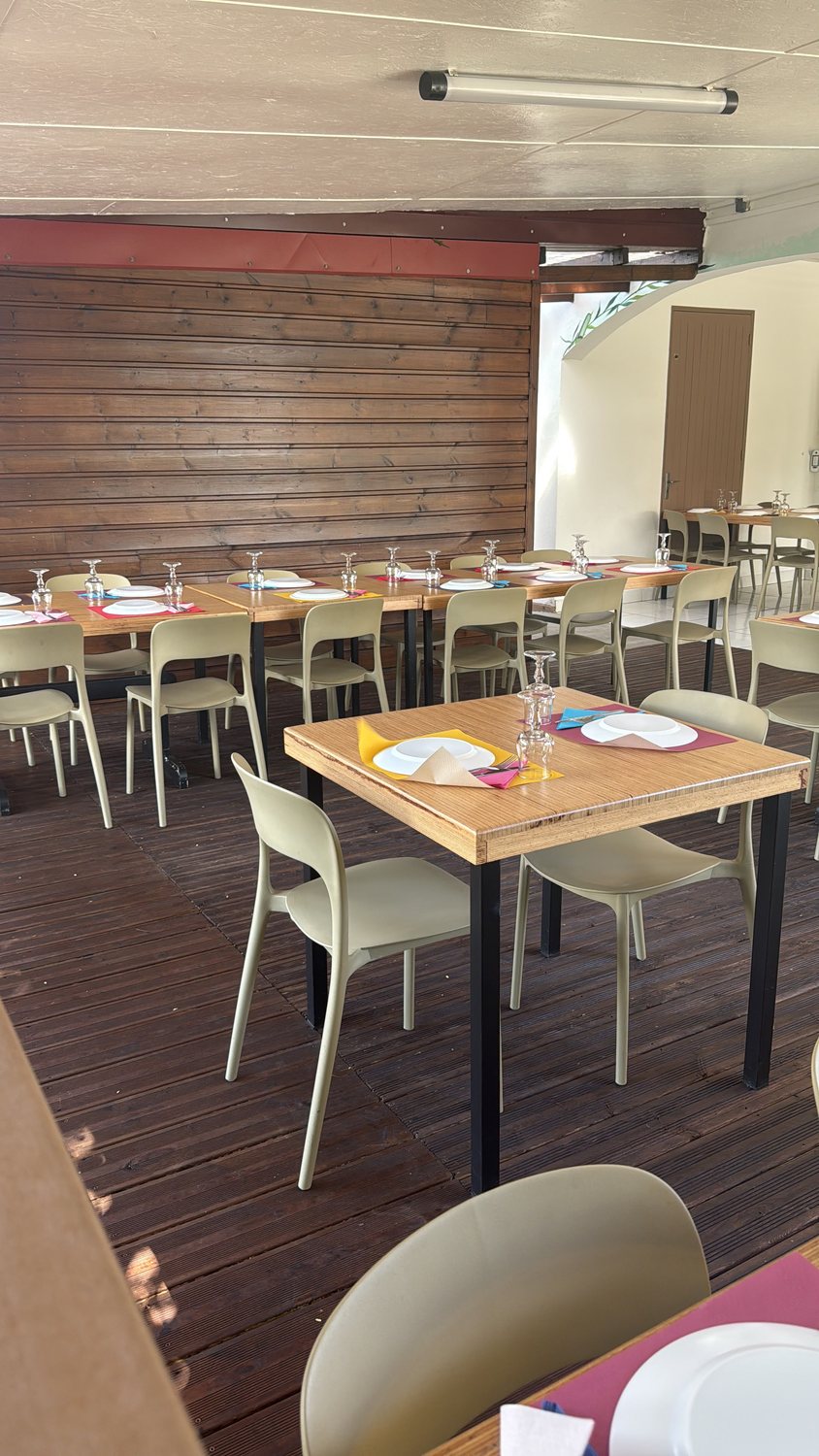 Tables dressées au Restaurant Le King Dragon